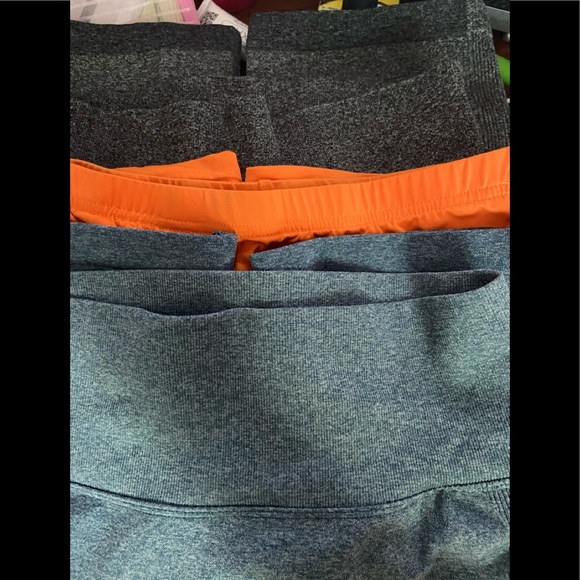 2 pairs of yoga shorts - Picture 2 of 5